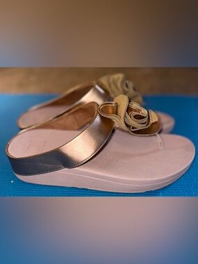 FitFlop Florrie Rose Gold Toe Post Sandals Size 8